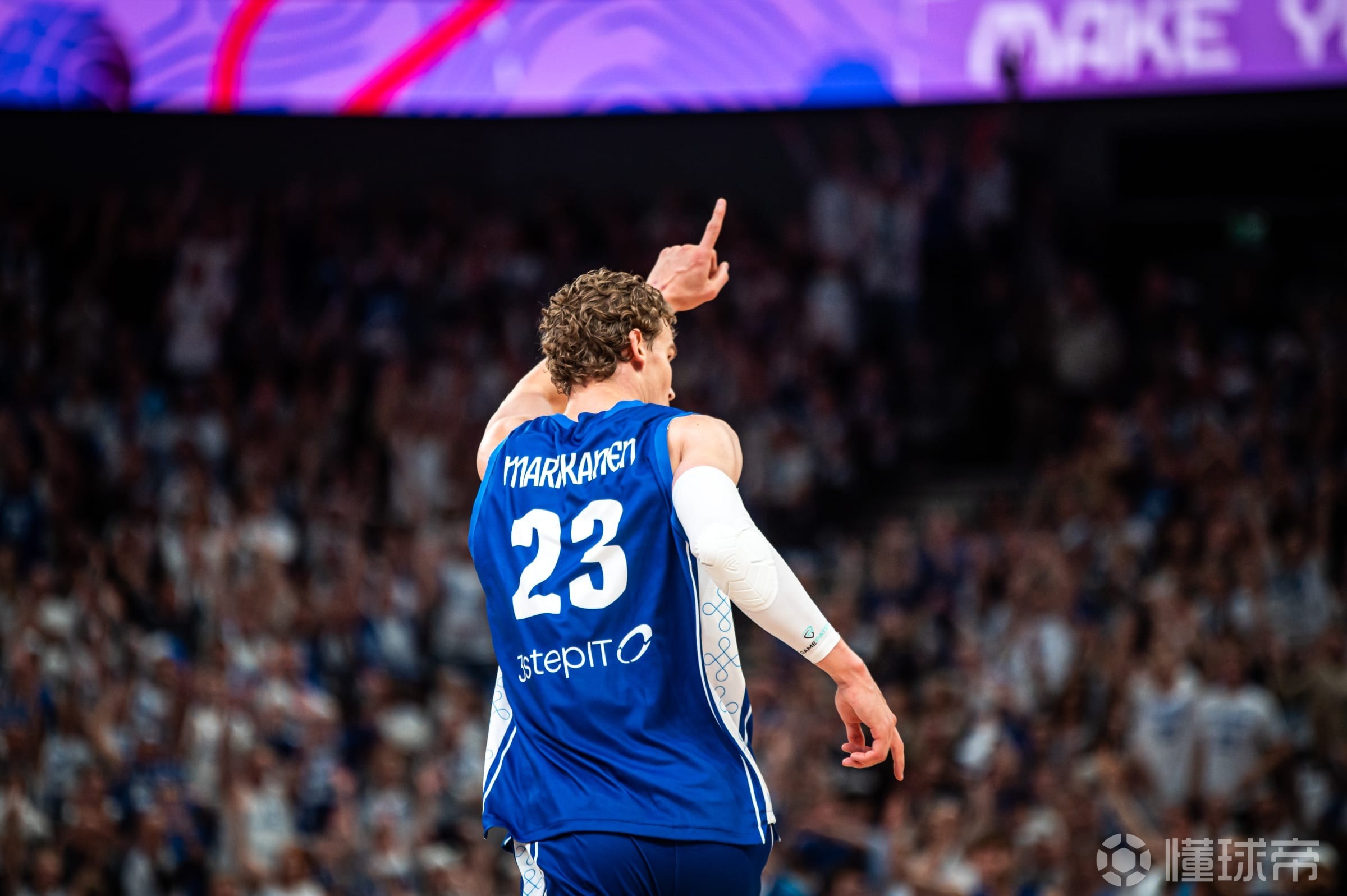 中国男篮轻取土耳其男篮，凯尔·库兹马高光表现