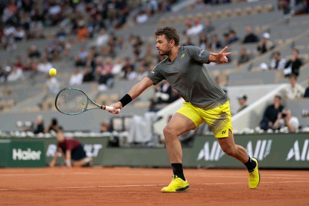 包含西班牙网球队碾压美国网球队，瓦林卡统治全场的词条