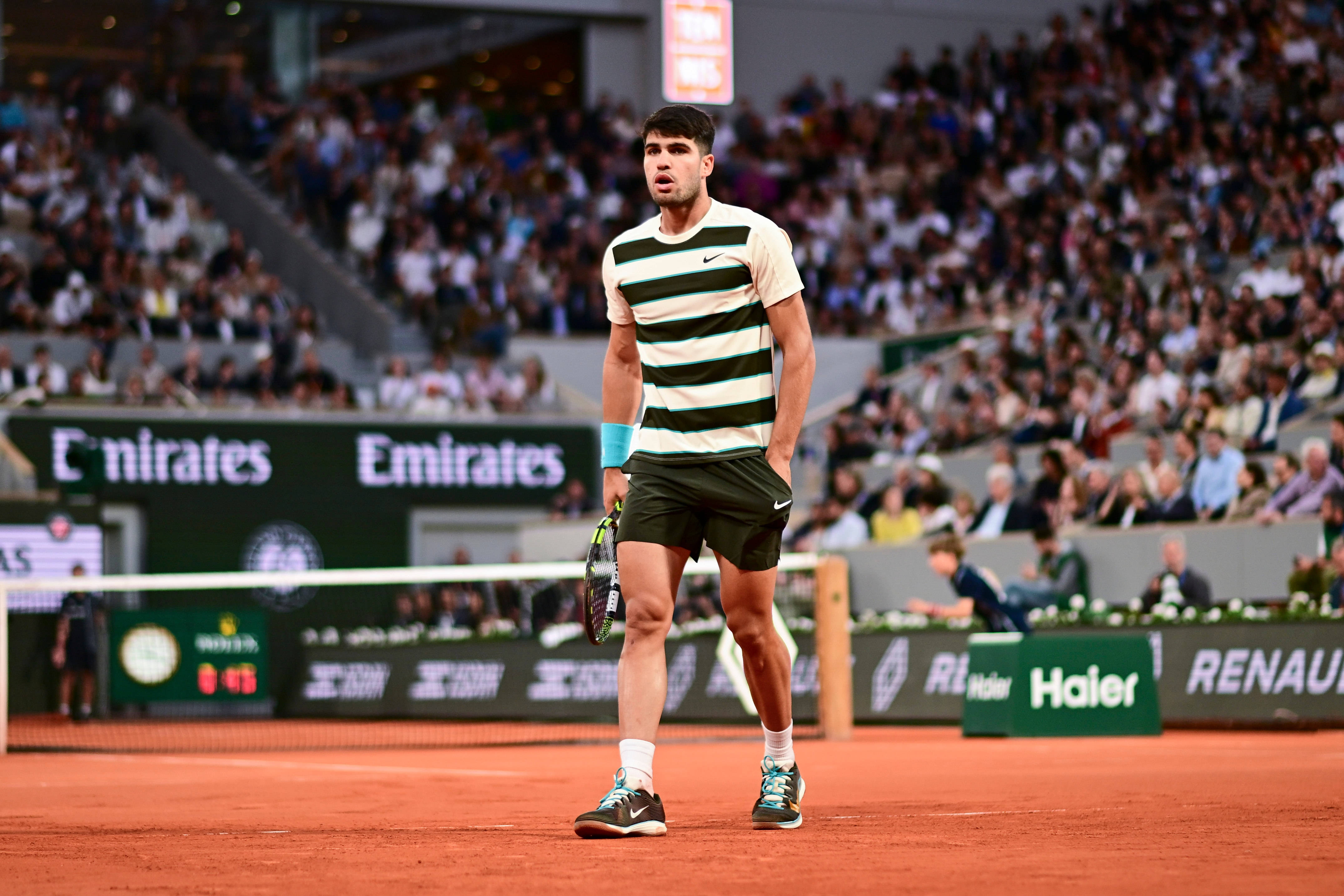 包含法国网球队完胜日本网球队，阿尔卡拉斯打破历史纪录的词条