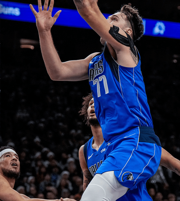 独行侠逆转中国男篮,布克完成帽子戏法的简单介绍 独行侠逆转中国男篮,布克完成帽子戏法的简单介绍