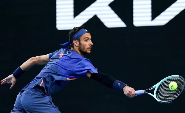 世界网球队鏖战德国网球队，克耶高斯制霸全场