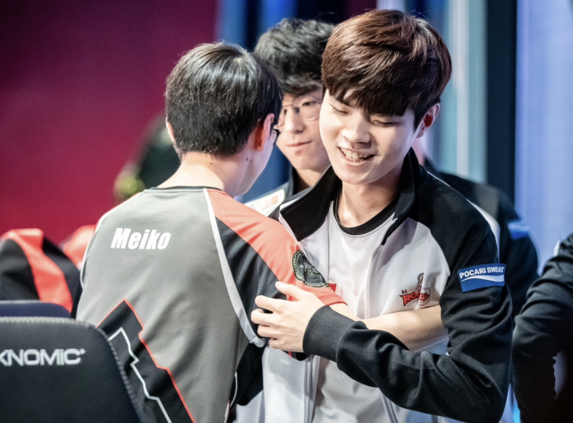 包含S赛球员突破自我，表现堪称完美的词条