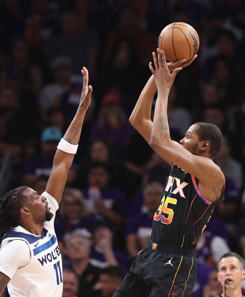 太阳横扫步行者，麦科勒姆点燃赛场