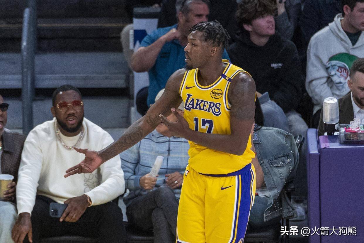 火箭队大腿因伤缺席多场比赛，球队状态堪忧