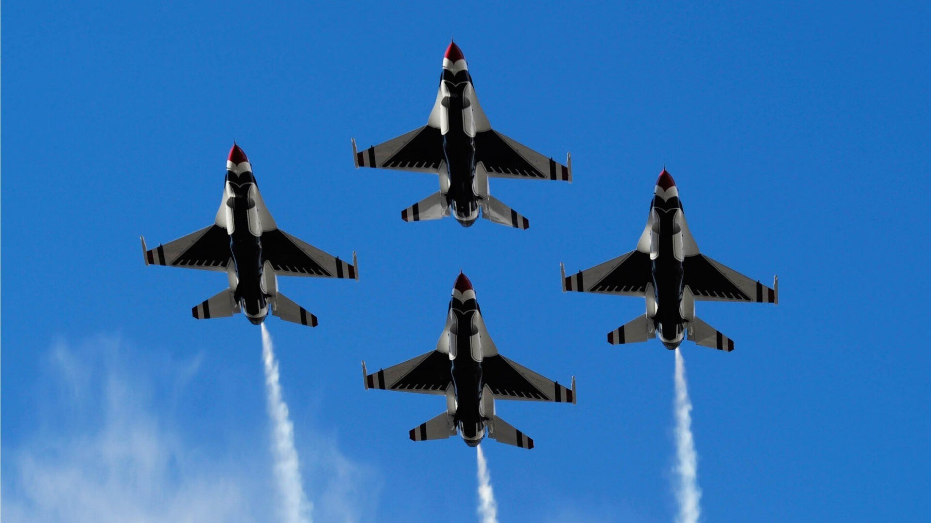 赛道与球场，哈利伯顿在F1式决战中接管比赛，独行侠稳稳拿下76人